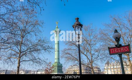 Parigi, Place de la Bastille, colonna con la statua dell'angelo d'oro Foto Stock