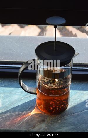French press con tè Foto Stock