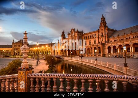 Serata tranquilla a Plaza de España a Siviglia, Spagna Foto Stock