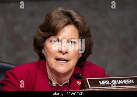 Washington, Stati Uniti. 02 marzo 2021. La senatrice statunitense Jeanne Shaheen (D-NH) parla ad un'audizione del Senato della Commissione per i servizi armati sulle sfide e la strategia della sicurezza globale. Credit: SOPA Images Limited/Alamy Live News Foto Stock