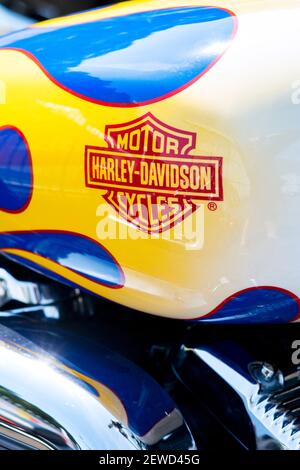 Serbatoio benzina per motociclette Harley Davidson con verniciatura a fiamma personalizzata. REGNO UNITO Foto Stock