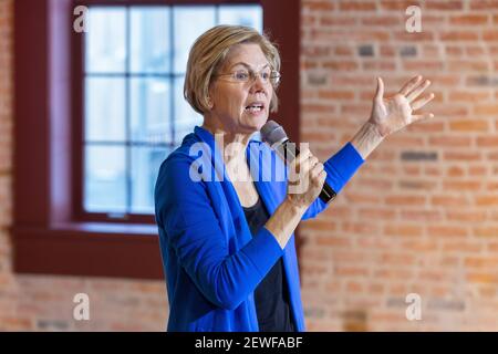 La senatrice del Massachusetts e la candidata democratica alla presidenza Elizabeth Warren hanno tenuto un raduno elettorale a Newton, Iowa; USA Foto Stock