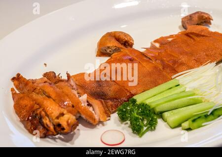 Un classico e delizioso piatto cinese cantonese, arrosto di maiale croccante Foto Stock