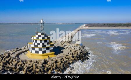 Faro Punta Sabbioni dall'alto, vista aerea Foto Stock