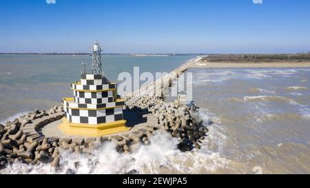 Faro Punta Sabbioni dall'alto, vista aerea Foto Stock