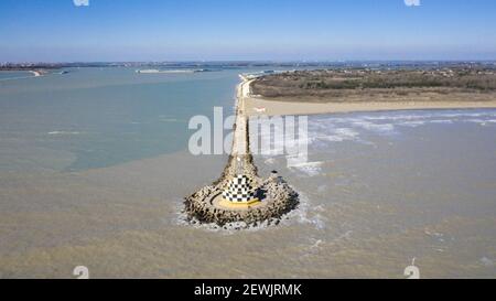 Faro Punta Sabbioni dall'alto, vista aerea Foto Stock