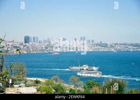 Vista dal Palazzo Topkapi sul Bosforo Foto Stock