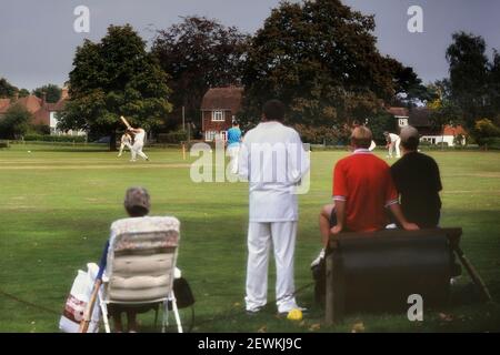 Villaggio partita di cricket. Matfield. Kent. In Inghilterra. Regno Unito Foto Stock