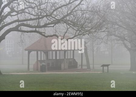 Finsbury Park, Londra, Regno Unito. 3 marzo 2021. Regno Unito Meteo: Mattina nebbia a Londra.. Credit: Matthew Chpicle/Alamy Live News Foto Stock