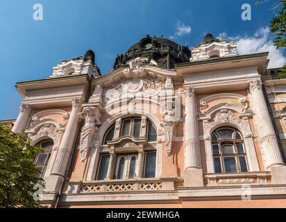 Edificio della Magyar Bank, in stile Art Nouveau, a Kossuth ter in Hodmezovasarhely, Regione della Grande pianura meridionale, Ungheria, Europa centrale Foto Stock