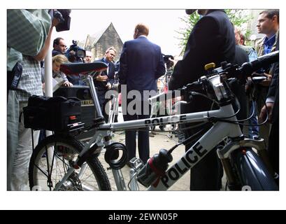 Charles Kenedy Giugno 2001 visita la Fawcett St. Police Station a Sheffield come parte della sua campagna elettorale nel 2001 liberal democratici Foto Stock