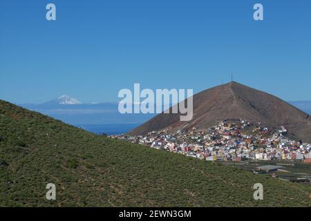 Gran Canaria, paesaggio a nord dell'isola, vista dal sito archeologico Tagoror de Gallego in Santa Maria de Guia comune verso Galdar con Foto Stock