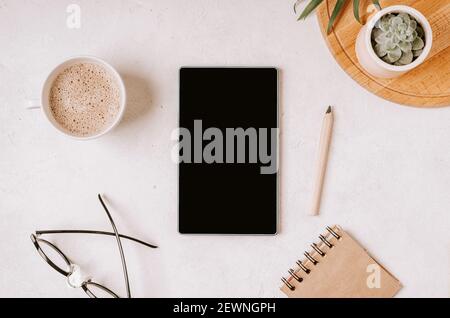 smartphone con schermo vuoto Foto Stock