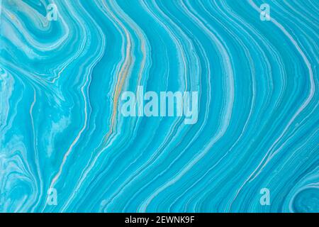 Astratto fluido arte sfondo blu chiaro e oro glitter colori. Marmo liquido. Pittura acrilica su tela con gradiente turchese. Retro acquerello Foto Stock
