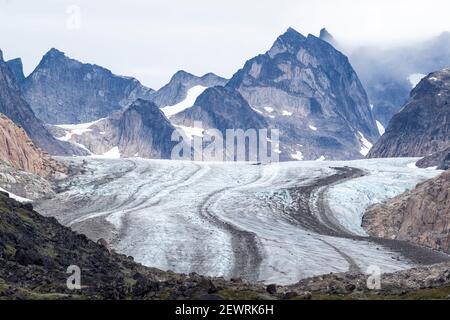 Il Ghiacciaio Igdlorsuit delle maree che scende fino al mare, Prins Christian Sund, Groenlandia, regioni polari Foto Stock