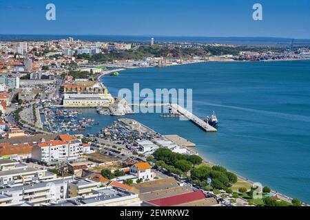 Setubal visto dal Castello di Sao Filipe, Setubal, Costa di Lisbona, Portogallo, Europa Foto Stock