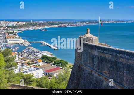 Setubal visto dal Castello di Sao Filipe, Setubal, Costa di Lisbona, Portogallo, Europa Foto Stock