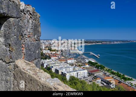 Setubal visto dal Castello di Sao Filipe, Setubal, Costa di Lisbona, Portogallo, Europa Foto Stock