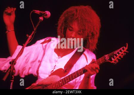 Brion James di Dan Reed Network vive al Marquee Club. Londra, 08/01/1990 | utilizzo in tutto il mondo Foto Stock