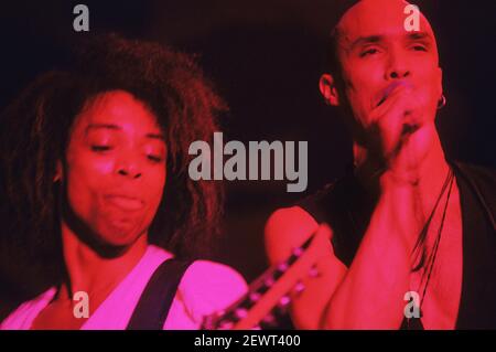 Brion James e Dan Reed di Dan Reed Network vivono al Marquee Club. Londra, 08/01/1990 | utilizzo in tutto il mondo Foto Stock