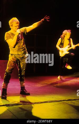 Udo Dirkschneider e Wolf Hoffman da accettare live al Hammerswithh Odeon. Londra, 29 gennaio 1984 | utilizzo in tutto il mondo Foto Stock