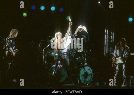 Francis Buchholz, Rudolf Schenker, Klaus Meine e Matthias jab degli Scorpions si esibono in un concerto del 'Salage Amusement World Tour 88-90' ad Hammerswithh Odeon. Londra, 20 febbraio 1989 | utilizzo in tutto il mondo Foto Stock