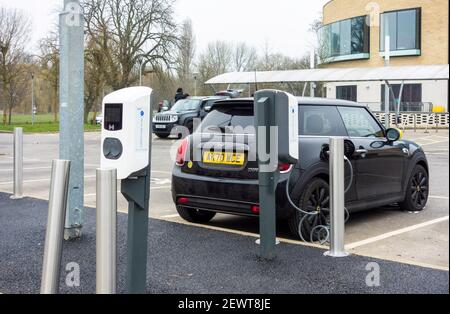 Batterie per auto elettriche St. Albans Hertfordshire UK Foto Stock