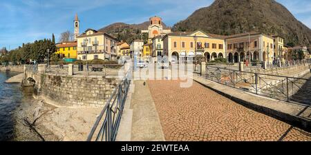 Panorama della città di Laveno Mombello, situata sulla riva del Lago maggiore in provincia di Varese, Lombardia, Italia Foto Stock