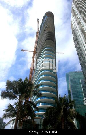 Nuova torre in costruzione nel centro di Miami, Florida, USA Foto Stock