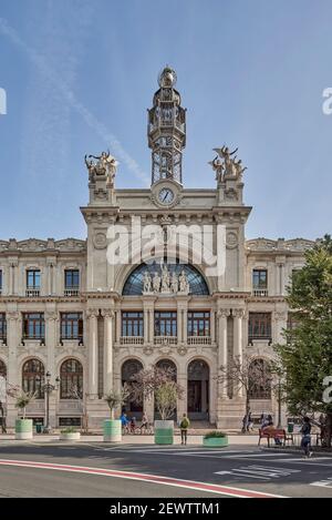 Facciata esterna dell'ufficio postale e dell'edificio delle telecomunicazioni nella città di Valencia, Spagna, Europa Foto Stock
