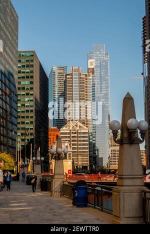 Il quartier generale internazionale di Boeing (conosciuto in modo colloquialmente come il Boeing Building, al 100 North Riverside Plaza preso vicino al ponte di Jackson Blvd. Foto Stock