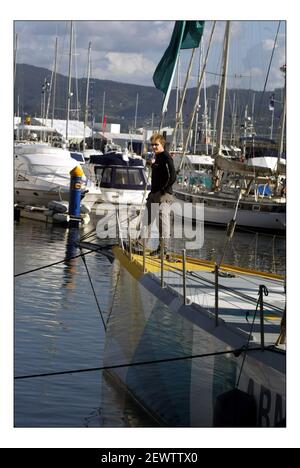 Gordon Ramsay è entrato a far parte del team ABN AMRO nella Volvo Ocean Race come consulente alimentare per il team olandese. Cercherà di migliorare il gusto e il contenuto nutricianale del cibo essiccato a bordo. Gordon ha potuto assistere alla gara di squadra nella prima gara in porto della gara mondiale di Sanxenxo sulla costa settentrionale della Spagna.pic David Sandison 4+5/11/2005 Foto Stock