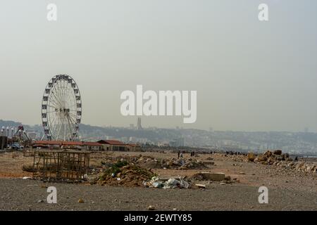 Una vista della ruota panoramica manou parco a Hussein Dey Foto Stock