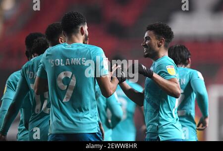 Ashton Gate Stadium, Bristol, Regno Unito. 3 marzo 2021. Campionato di calcio della Lega inglese, Bristol City contro Bournemouth; Junior Stanislas di Bournemouth festeggia con la sua squadra dopo aver segnato in 45 minuti 1-1 Credit: Action Plus Sports/Alamy Live News Foto Stock