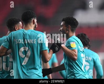 Ashton Gate Stadium, Bristol, Regno Unito. 3 marzo 2021. Campionato di calcio della Lega inglese, Bristol City contro Bournemouth; Junior Stanislas di Bournemouth festeggia con la sua squadra dopo aver segnato in 45 minuti 1-1 Credit: Action Plus Sports/Alamy Live News Foto Stock