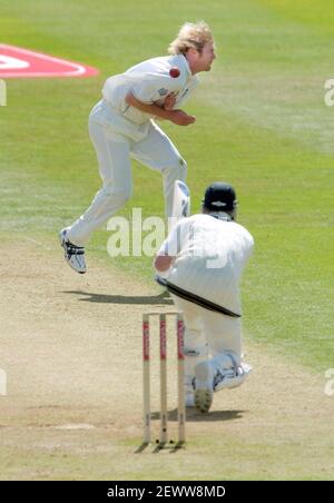 2° TEST INGHILTERRA V AUSTRALIA A EDGBASTON 2° GIORNO CLARKE HITS ONE AT HOGGGARD OFF SUO BOWLING 5/8/2005 FOTO DAVID ASHDOWNTEST CRICKET Foto Stock