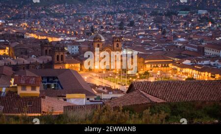 Cusco piazza principale e paesaggio urbano, Perù Foto Stock