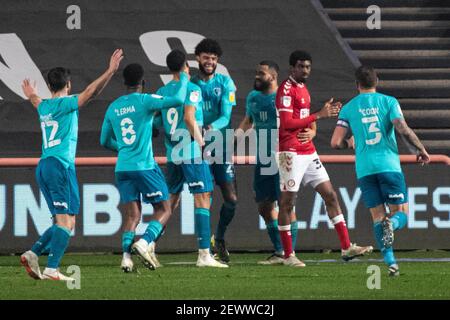 Bristol, Regno Unito. 03 marzo 2021. I giocatori di Bournemouth festeggiano dopo che Cameron carter-Vickers di Bournemouth segna il 2° goal delle squadre. EFL Skybet Championship, Bristol City contro AFC Bournemouth all'Ashton Gate Stadium di Bristol, Avon mercoledì 3 marzo 2021. Questa immagine può essere utilizzata solo per scopi editoriali. Solo per uso editoriale, è richiesta una licenza per uso commerciale. Nessun utilizzo nelle scommesse, nei giochi o nelle pubblicazioni di un singolo club/campionato/giocatore. pic by Lewis Mitchell/Andrew Orchard sports photography/Alamy Live news Credit: Andrew Orchard sports photography/Alamy Live News Foto Stock