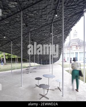 Visualizzazione dell'ora del giorno con il numero di passaggio. Serpentina Pavilion 2019, LONDRA, Regno Unito. Architetto: Junya Ishigami , 2021. Foto Stock