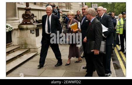 Lord Butler arriva alla conferenza stampa per rilasciare il suo Report onf Intelligence on Weapons of Mass DostruttionPic David Sandison 14/07/2004 Foto Stock