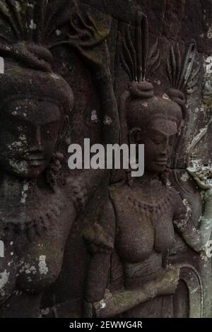 Angkor Wat, Cambogia - 23 giugno 2016: Un'antica scultura all'interno di Angkor Wat. Foto Stock