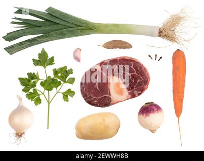 Ingredienti della pentola francese au feu su un bianco sfondo Foto Stock