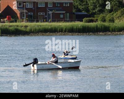 Barche a remi sul fiume Itchen, Southampton, Hampshire, Regno Unito Foto Stock