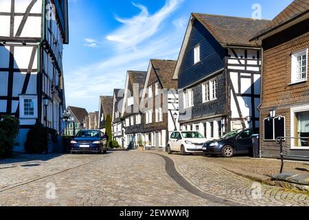 Centro storico di Freudenberg con belle case a graticcio in Siegerland, Germania Foto Stock