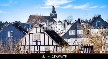 Centro storico di Freudenberg con belle case a graticcio in Siegerland, Germania Foto Stock