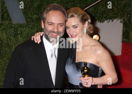 Sam Mendes e Kate Winslet partecipano al Vanity Fair Oscar Party alla Sunset Tower di West Hollywood, California, il 22 febbraio 2009. Foto: Henry McGee/MediaPunch Foto Stock