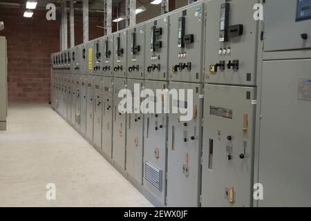 Sala di controllo dell'alimentazione della sottostazione in un Damn Foto Stock