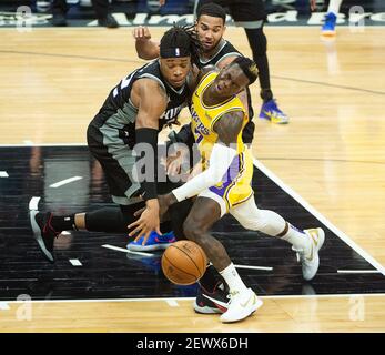 Sacramento, California, Stati Uniti. 3 marzo 2021. Sacramento Kings Center Richaun Holmes (22) fouls Los Angeles Lakers guardia Dennis Schroder (17) nel secondo trimestre durante una partita al Golden 1 Center mercoledì 3 marzo 2021 a Sacramento. Credit: Paul Kitagaki Jr./ZUMA Wire/Alamy Live News Foto Stock