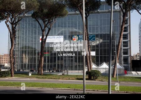 Roma, ITALIA - 24 febbraio 2021: Il Centro Congressi di Roma è ora il Centro di vaccinazione Mass Covid-19. Foto Stock