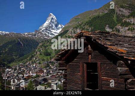 Zermatt villaggio e Matterhorn resort di montagna nelle Alpi Svizzera Foto Stock